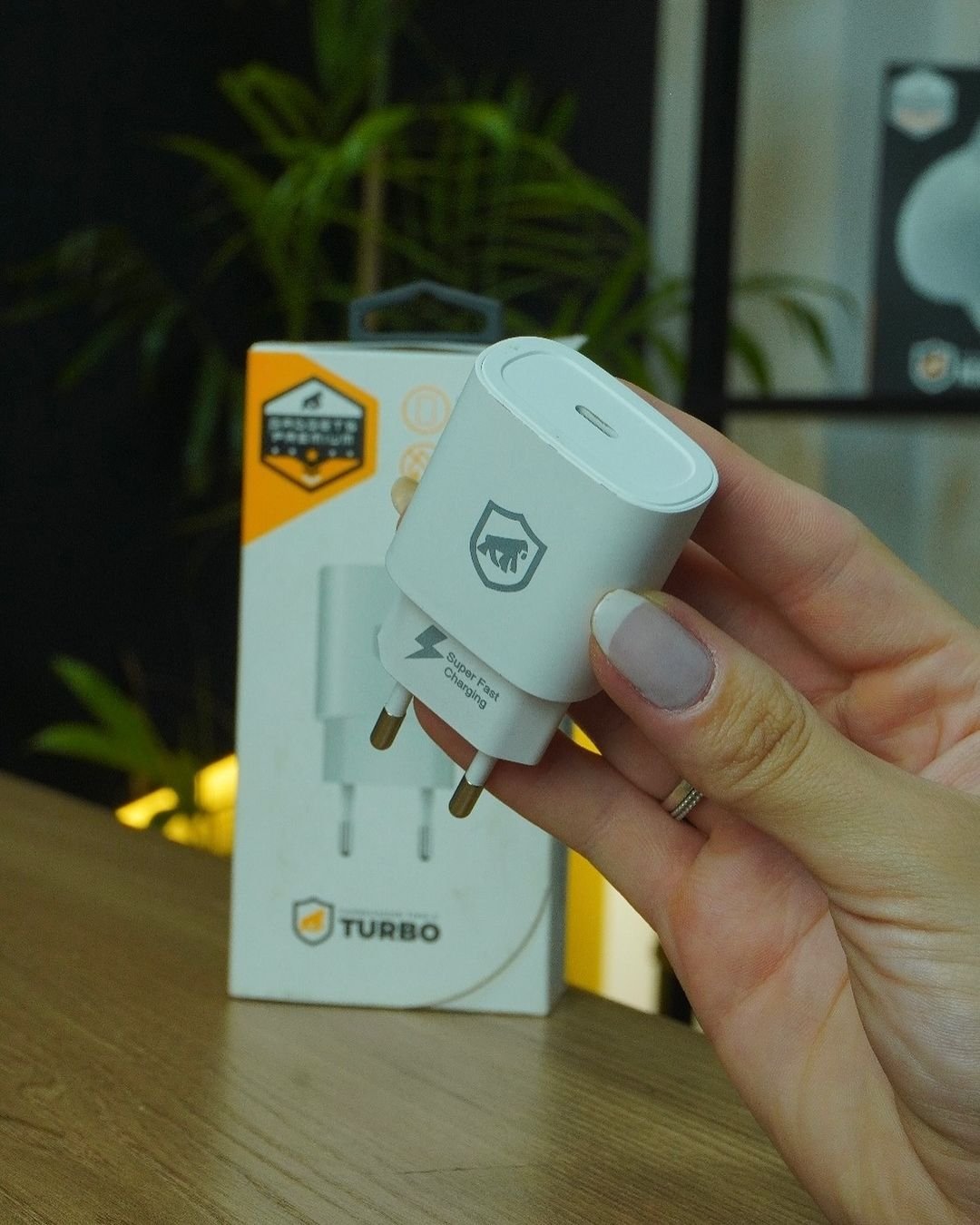 Carregador Turbo Tipo C - QC 3.0 até 25W - Branco - Gshield - Imagem 4